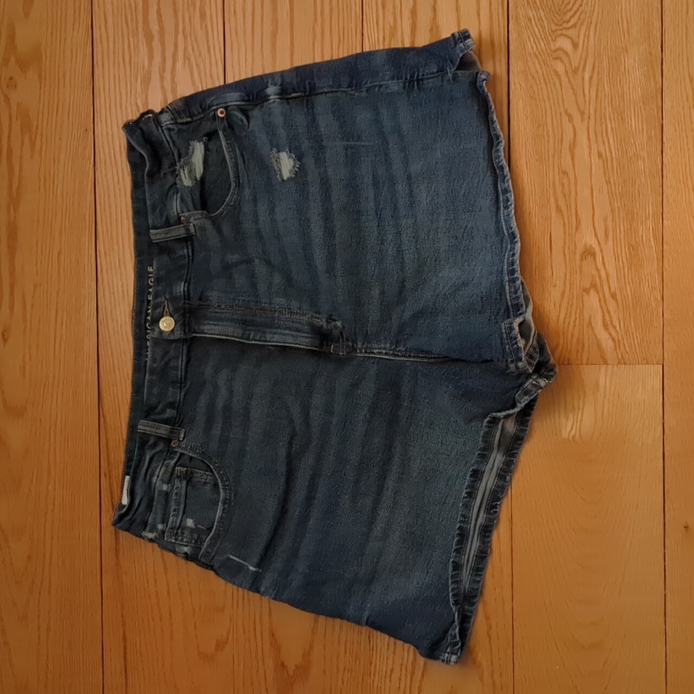 EUC American Eagle stretch curvy denim mom shorts size 20
